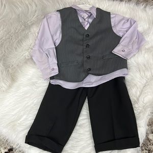 Perry Ellis Suit size 4T